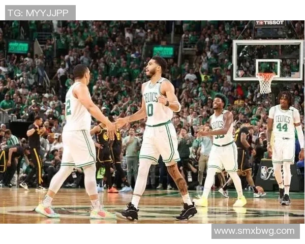 鹈鹕与凯尔特人激战正酣12月11日精彩对决引发球迷热议